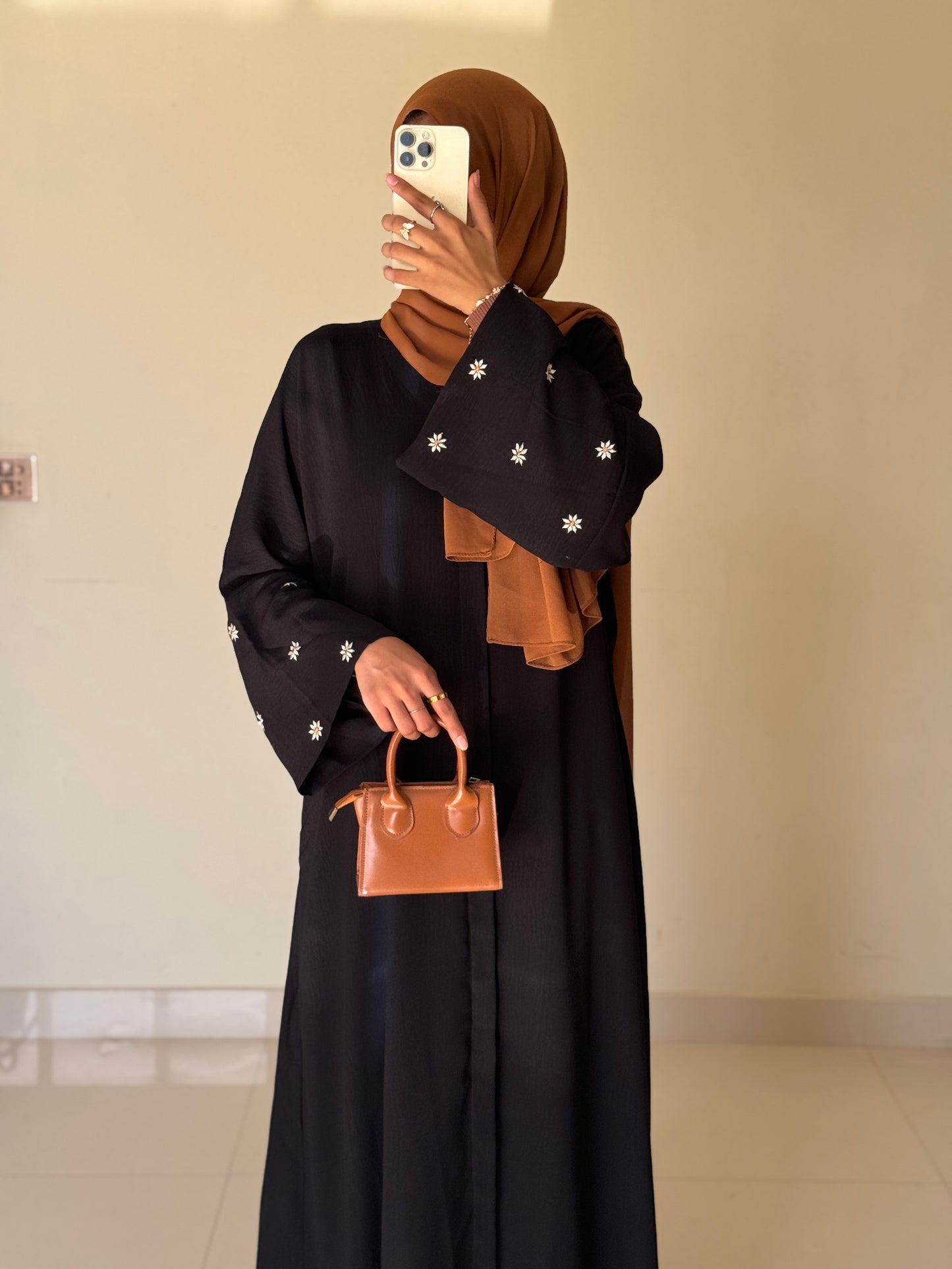 Black Daisies Abaya