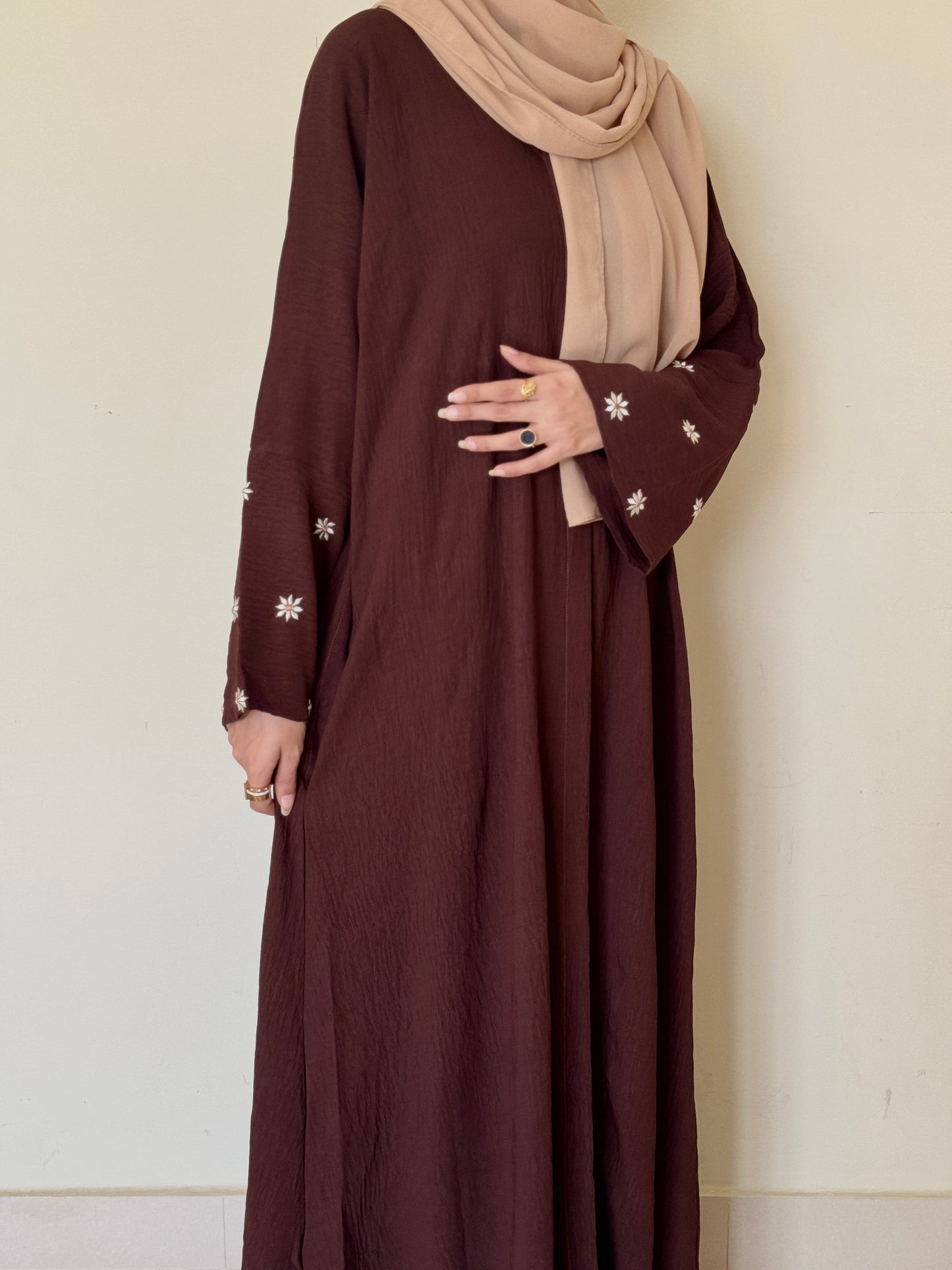 Brown Daisies Abaya