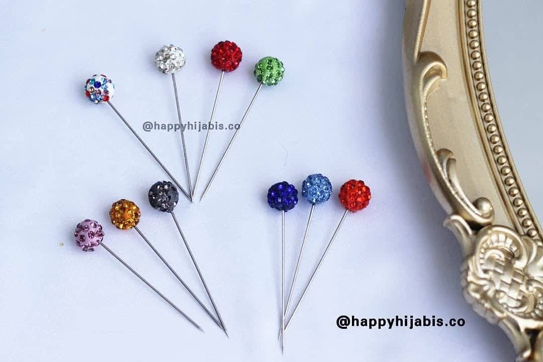 Fancy Stone Studded Pearl Pins Wheel- Multicolored